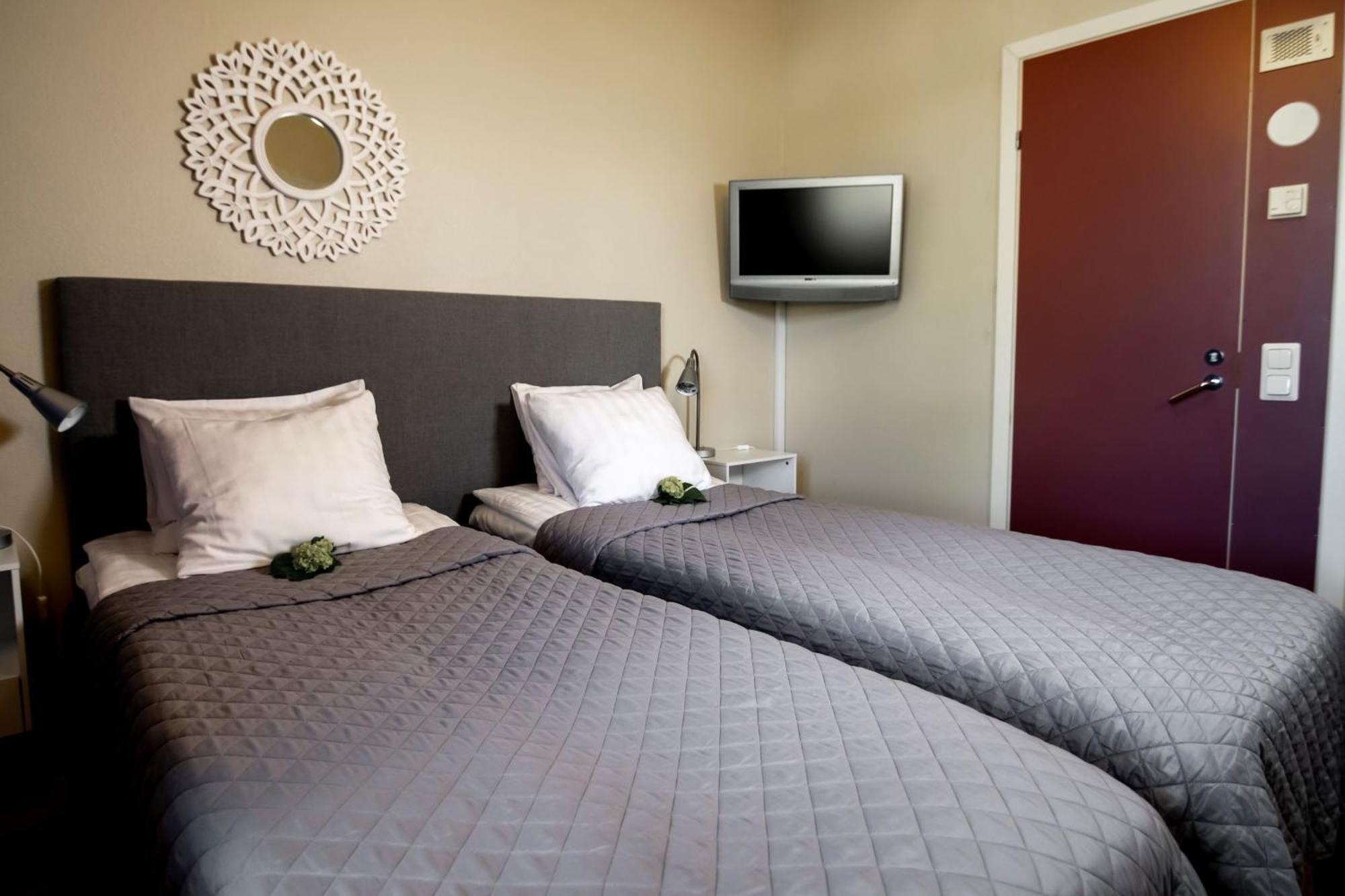 Ik Hotel & Camping Кеуруу Номер фото